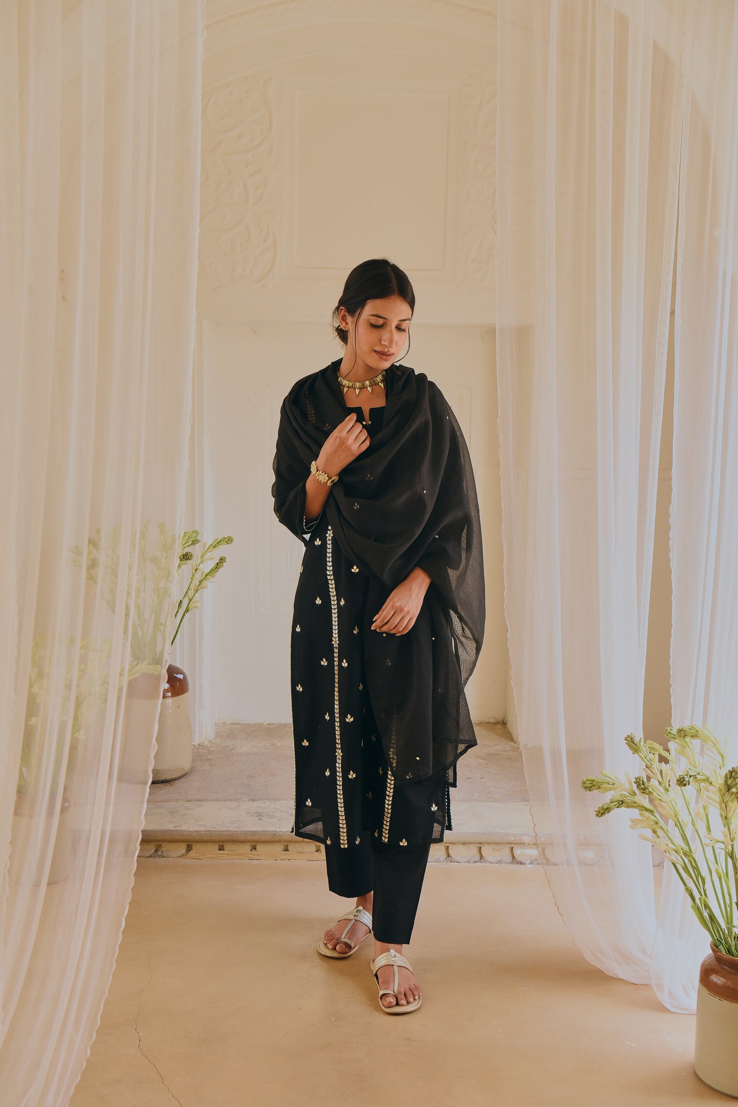 BLACK EMBROIDERED KURTA SET