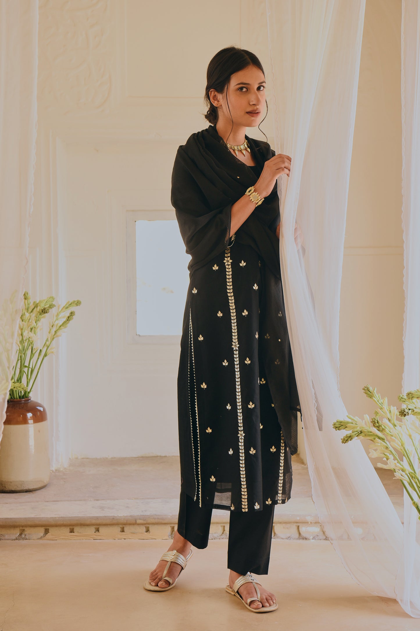 BLACK EMBROIDERED KURTA SET