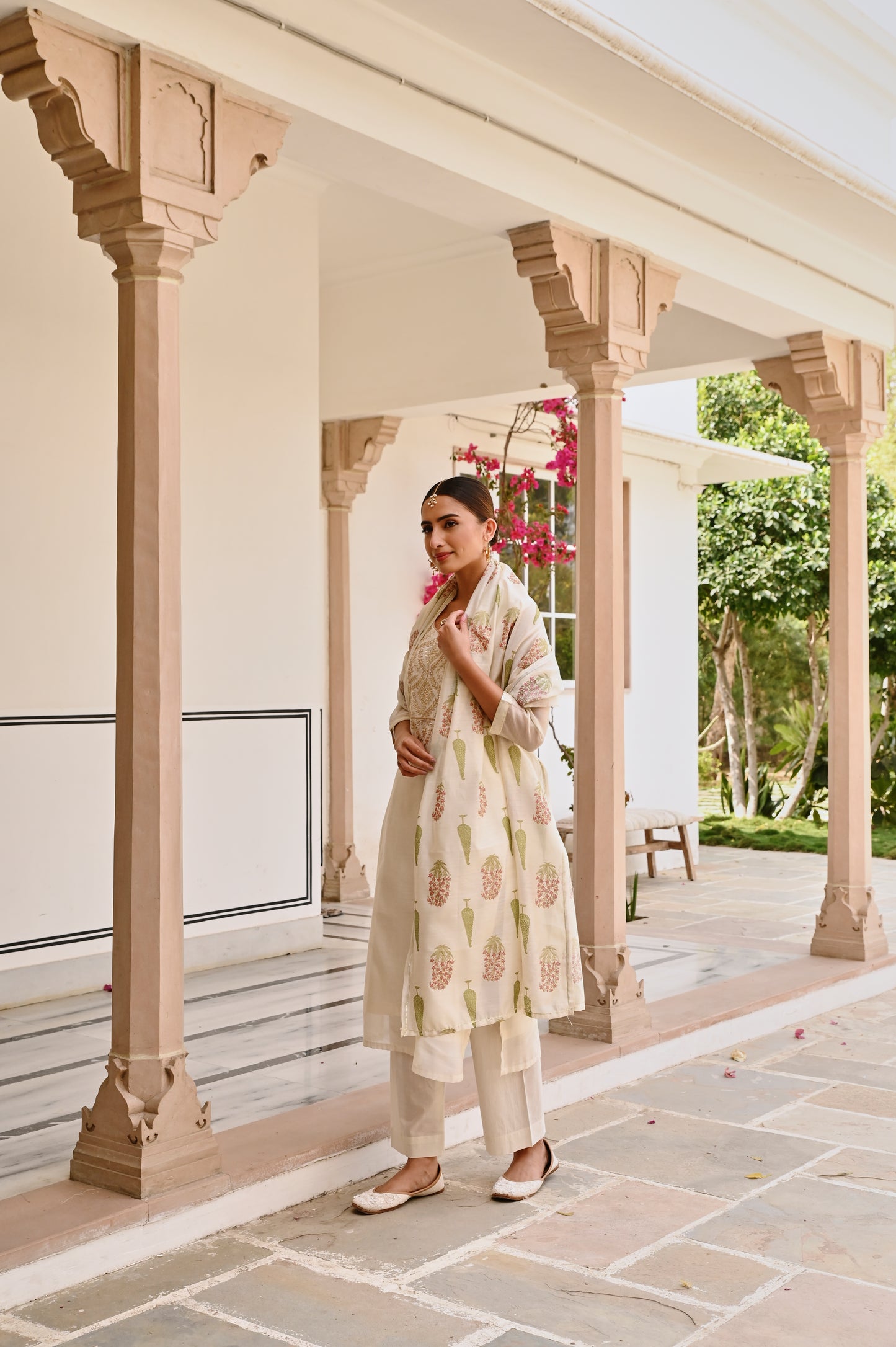 CREAM CHANDERI GOTA PATTI KURTA SET