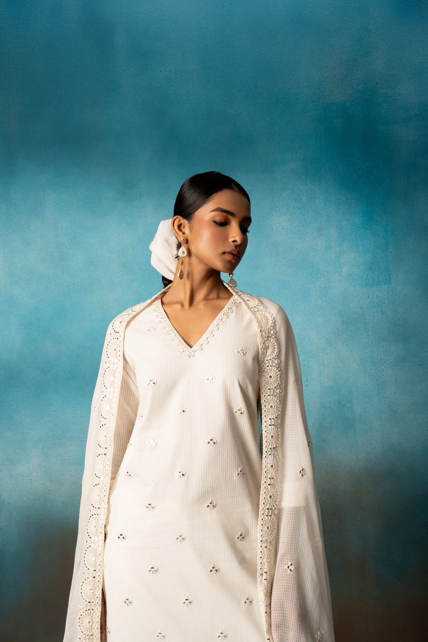 CHIKANKARI WHITE STRAIGHT KURTA SET