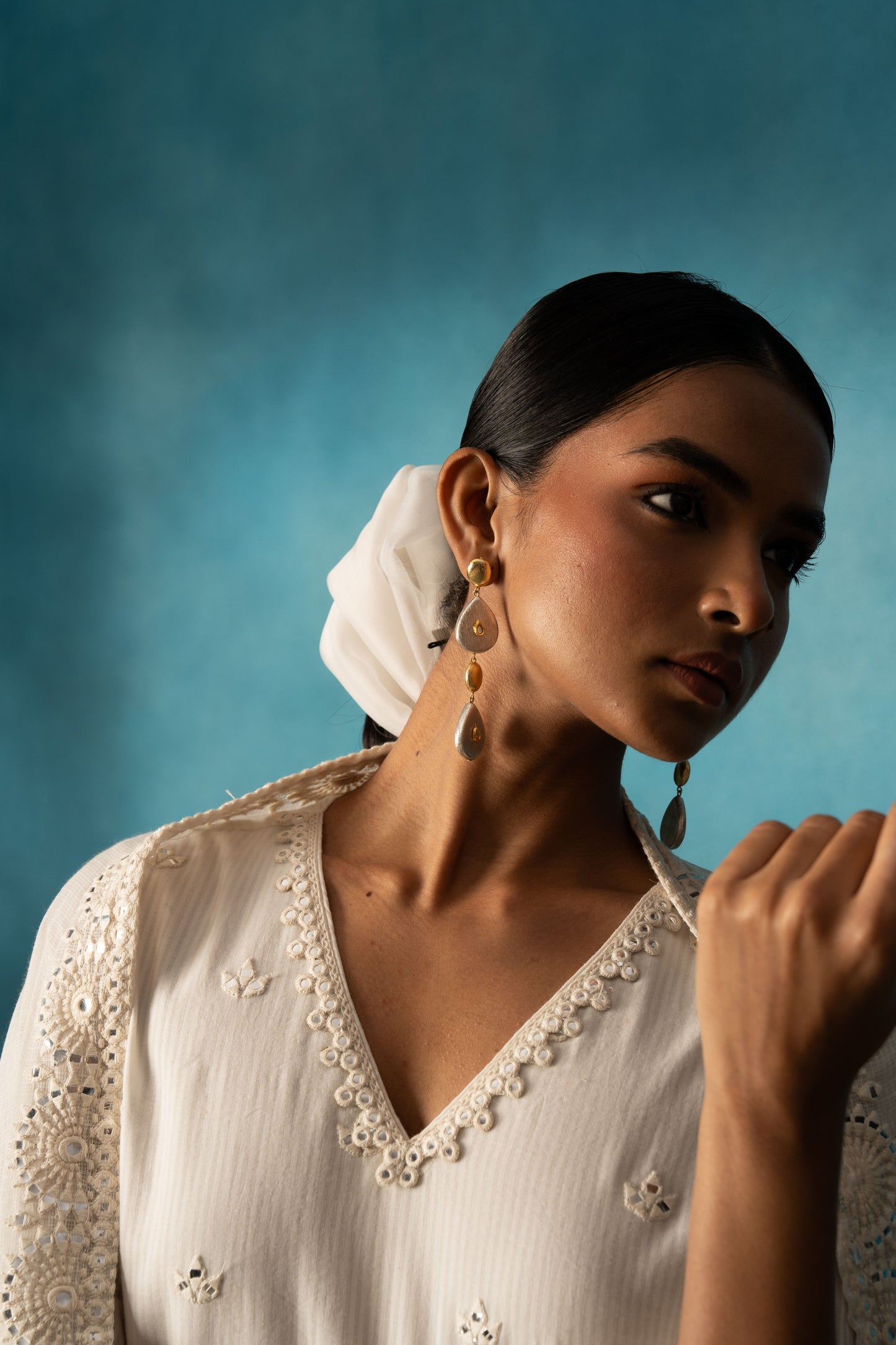 CHIKANKARI WHITE STRAIGHT KURTA SET