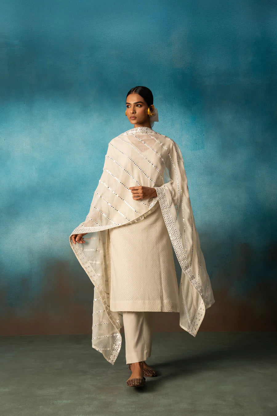 OFF WHITE STRAIGHT KURTA SET