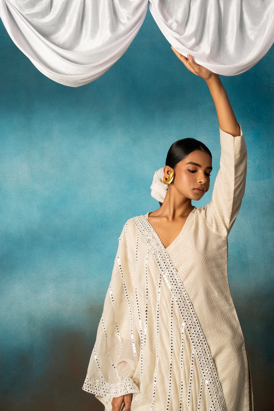 OFF WHITE STRAIGHT KURTA SET