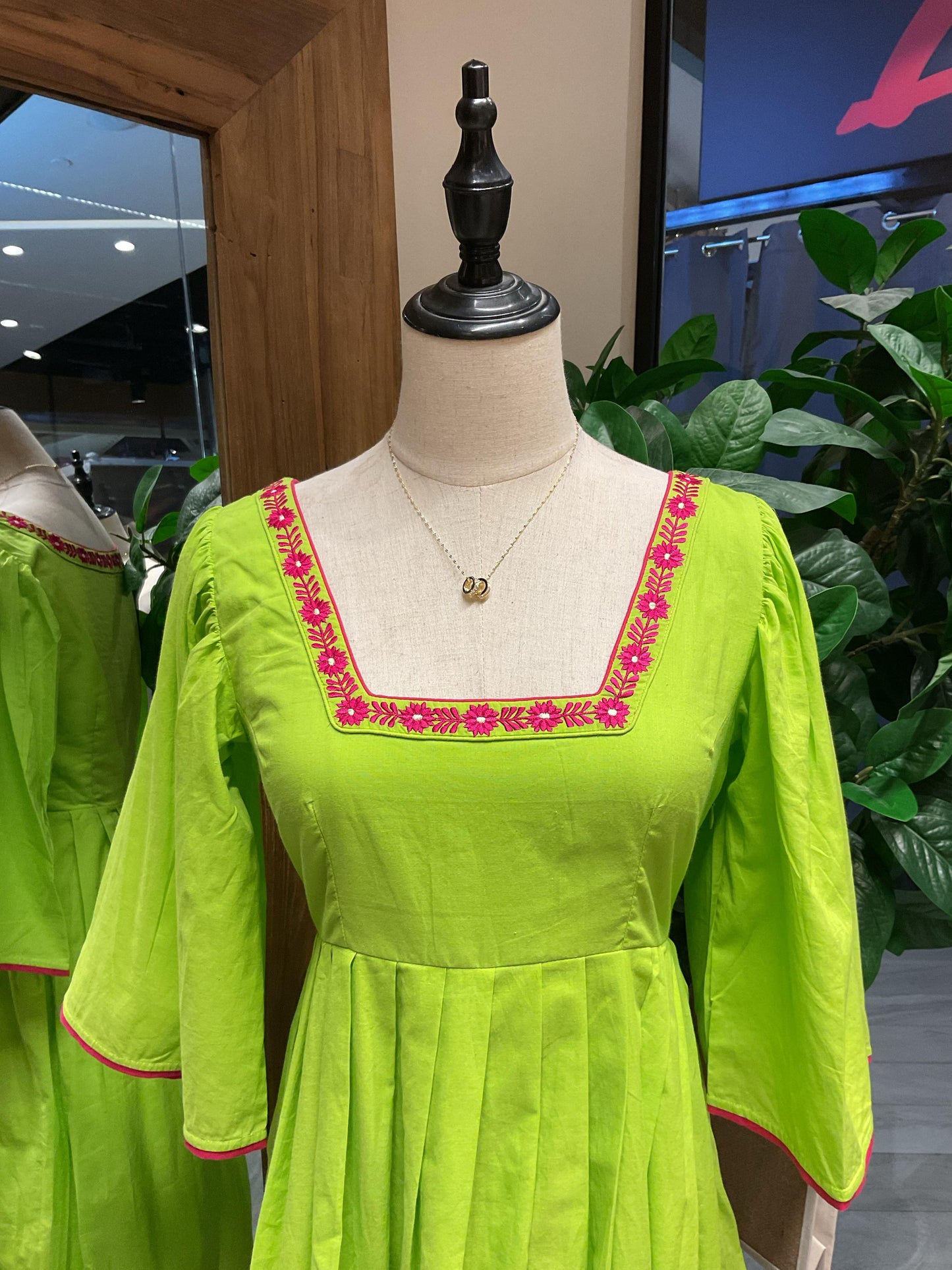 Embroidered Green Solid Sleeved Short Dress