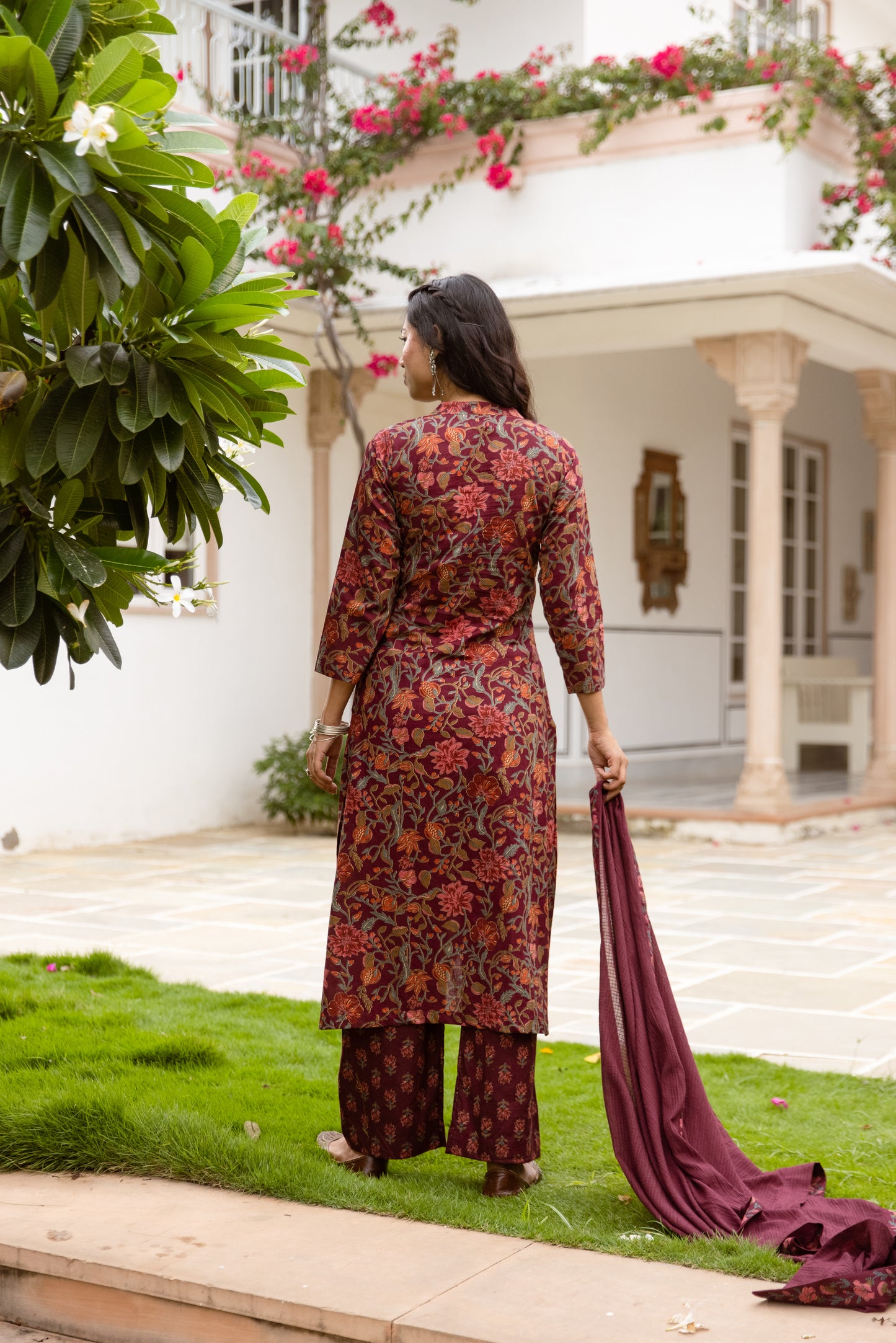 Rosewood Jaal Sleeved