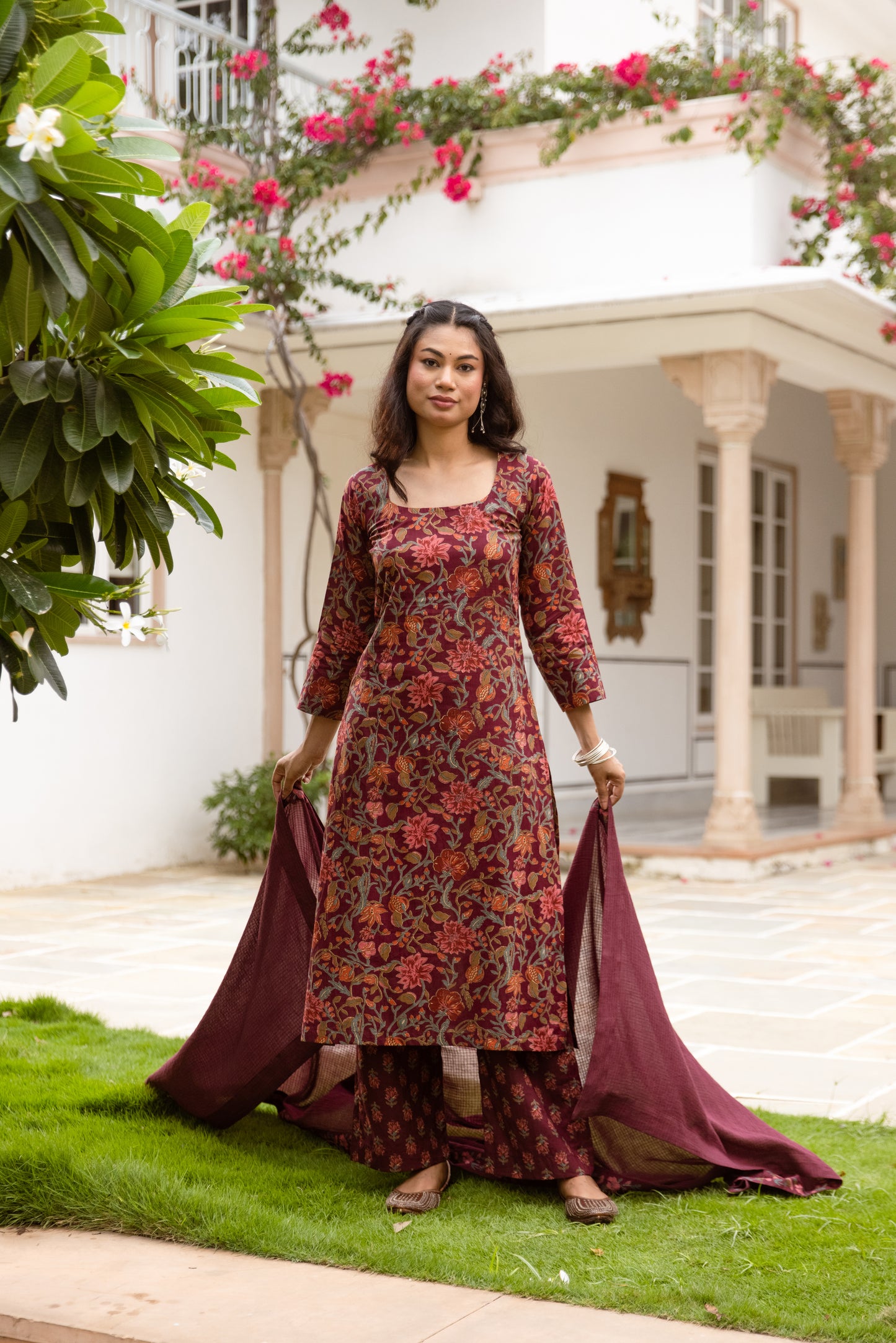 Rosewood Jaal Sleeved