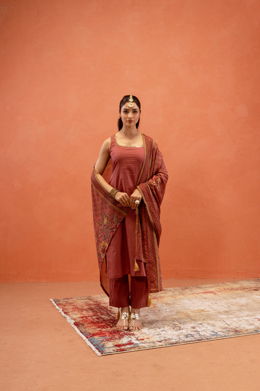 Dusky Rose Straight-Cut Sleeveless Suit