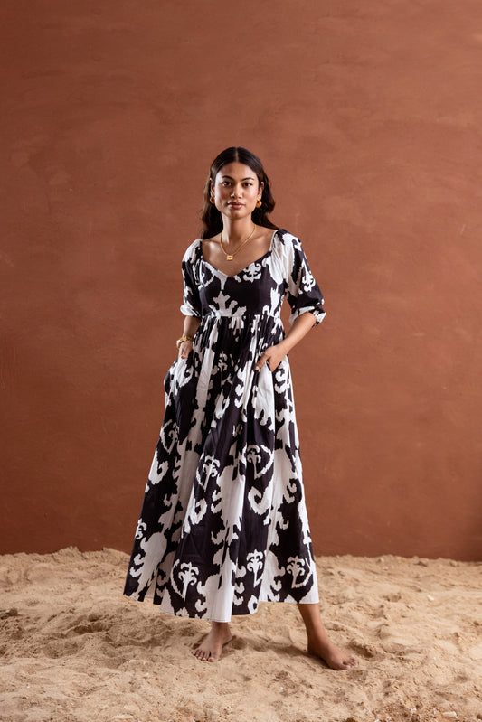 Black and White Patterned Sleeved Maxi Dress