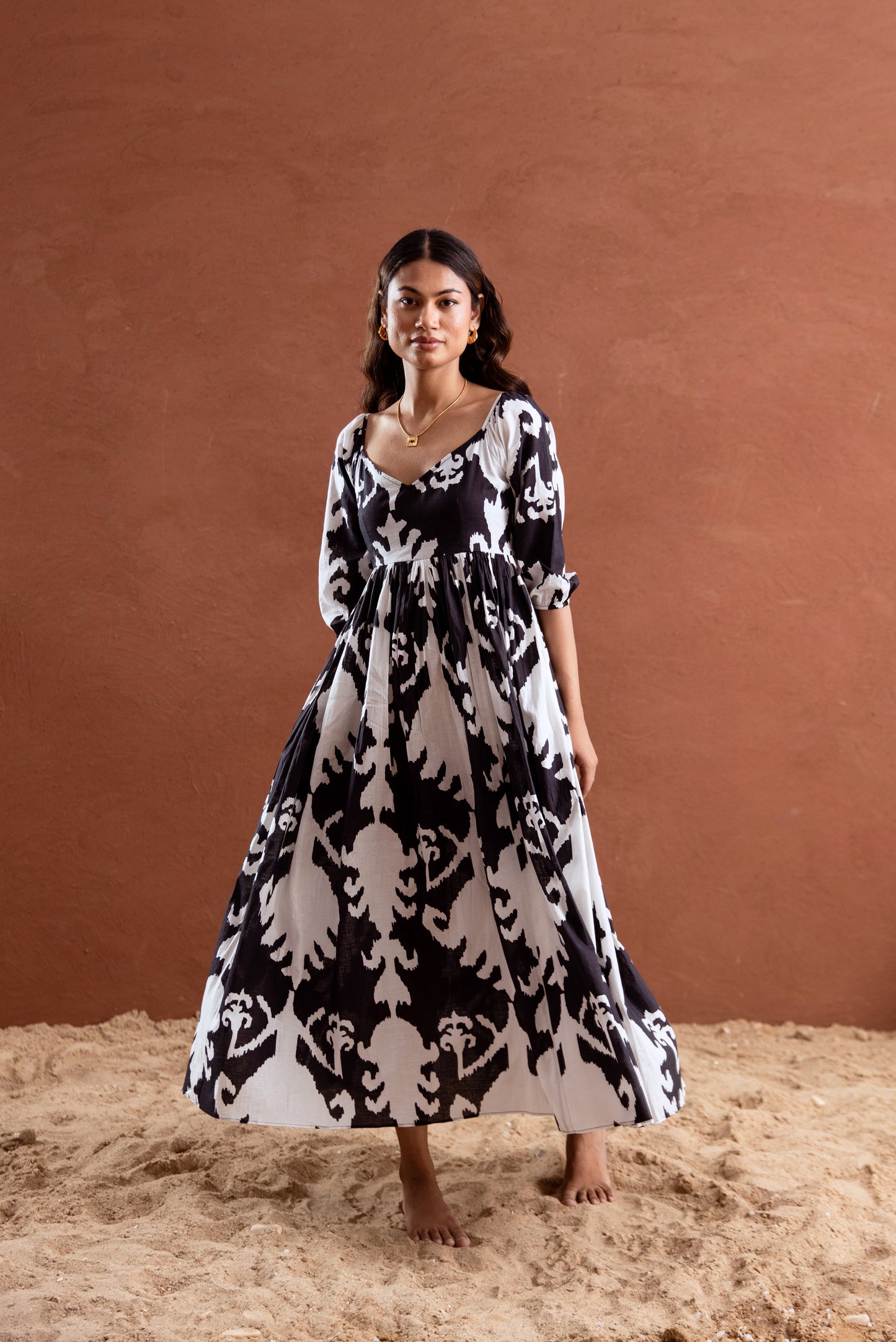 Black and White Patterned Sleeved Maxi Dress