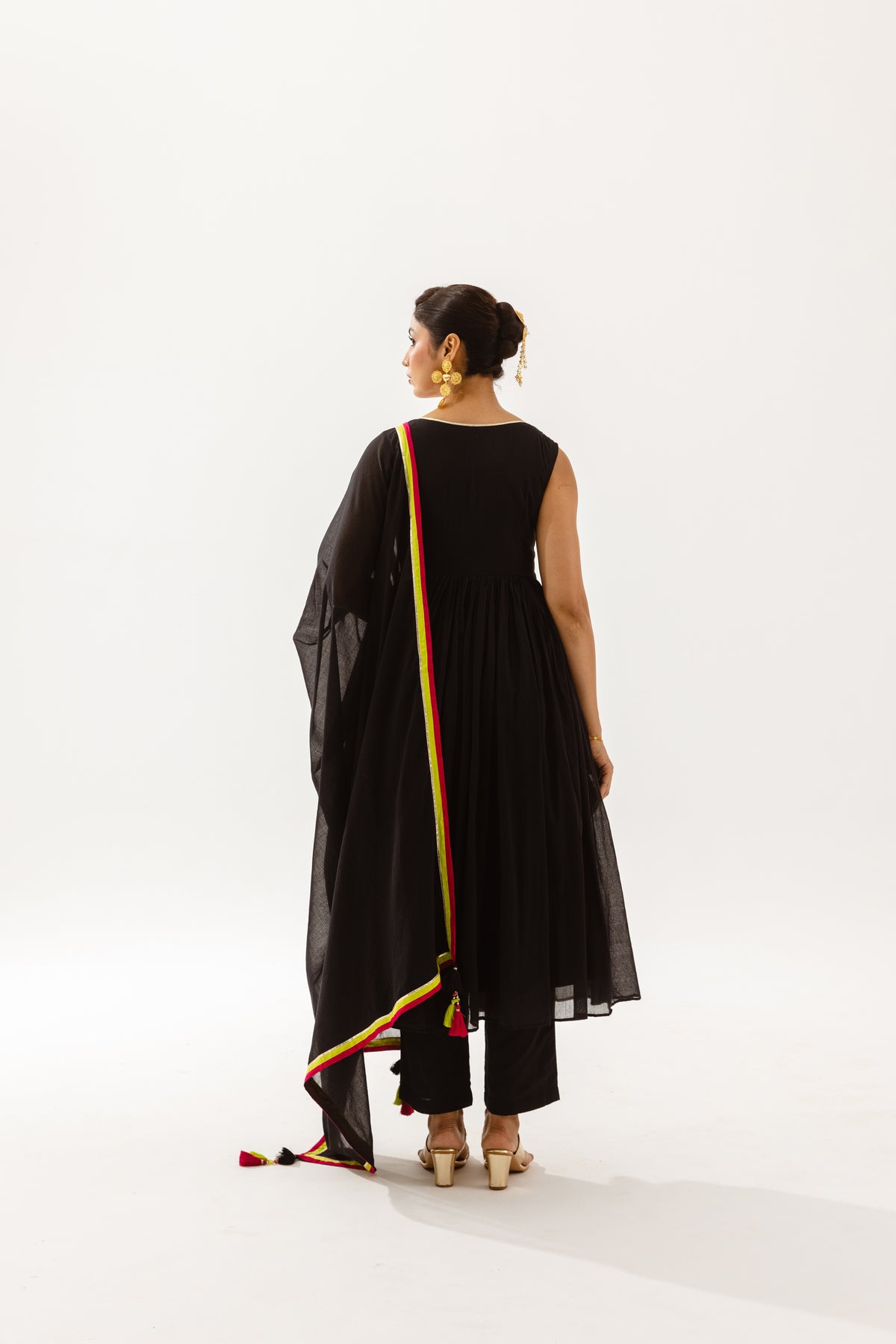 THE LUMINA- Black Sleeveless