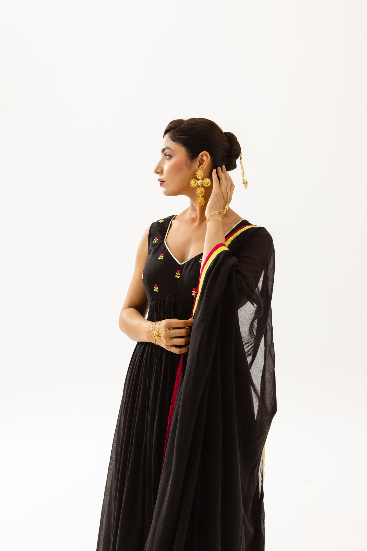 THE LUMINA- Black Sleeveless