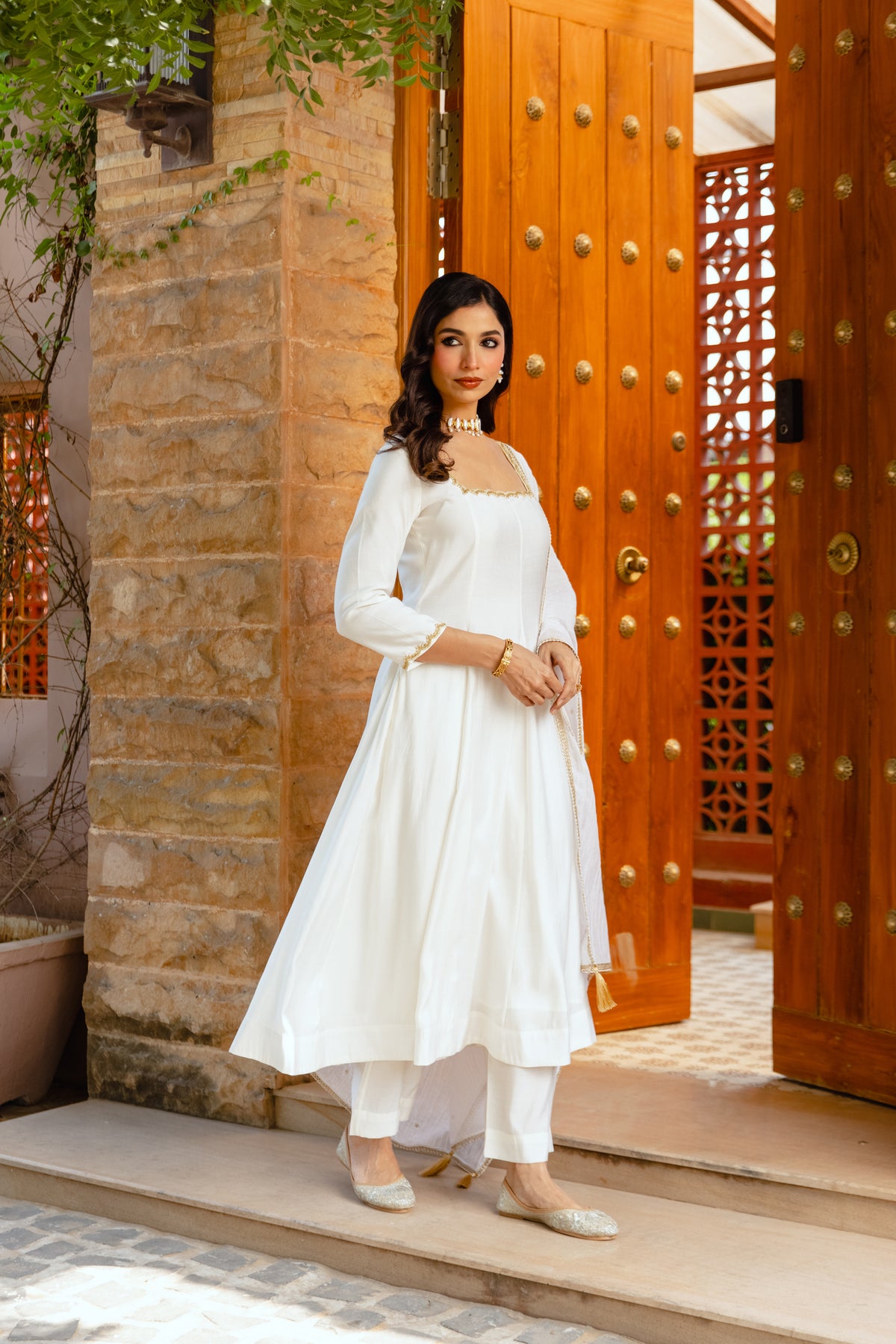 Pearl Sleeved - White