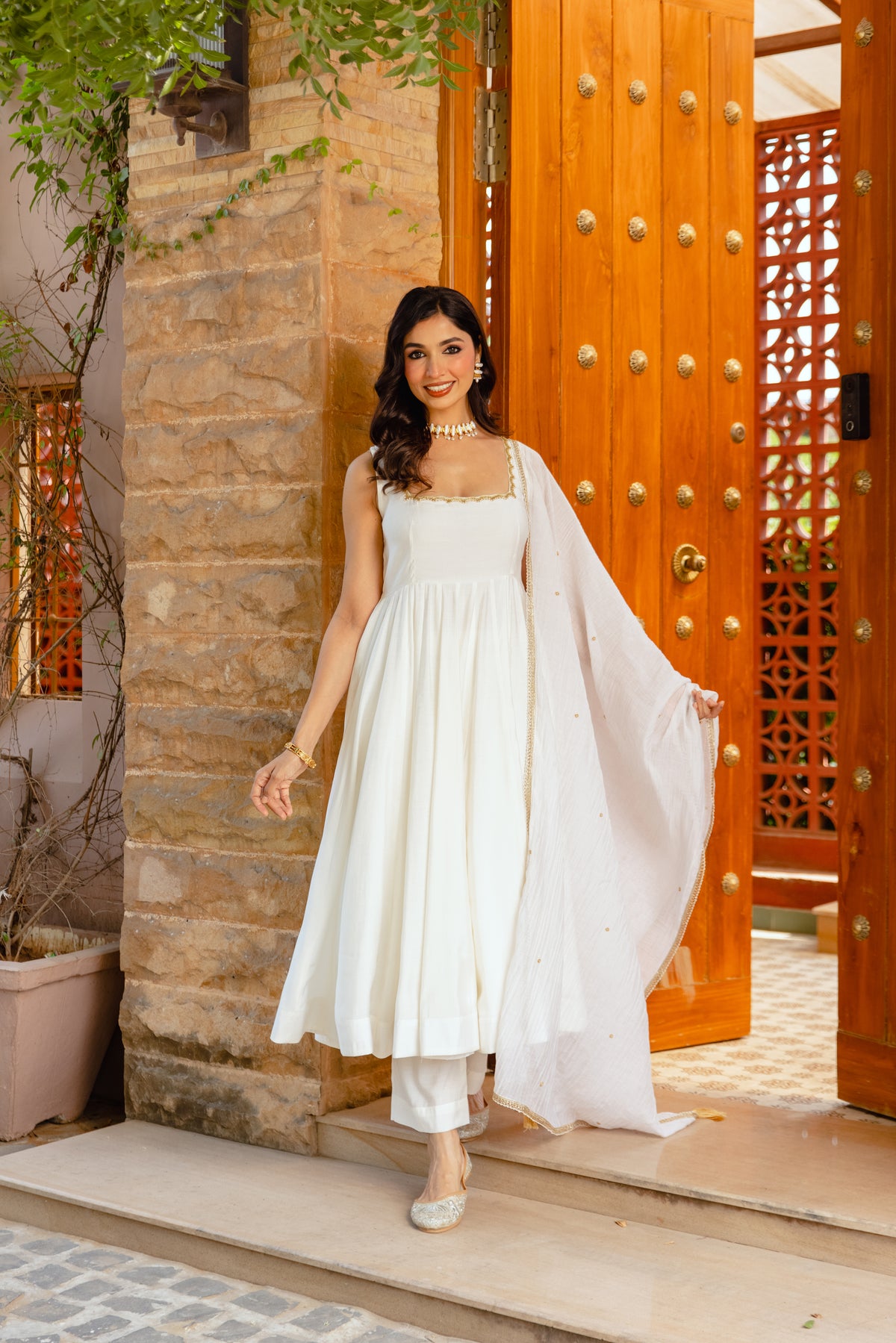 Pearl Sleeveless - White