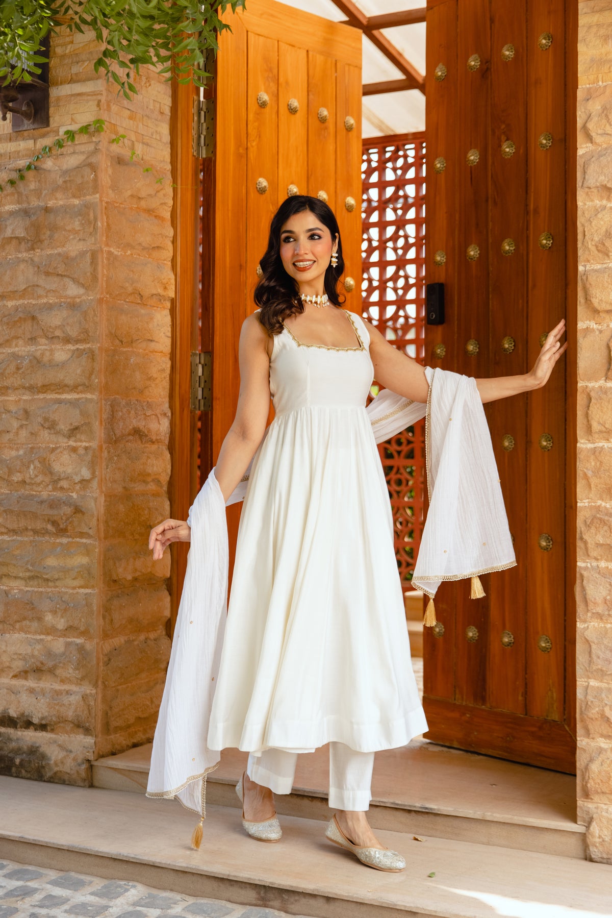 Pearl Sleeveless - White