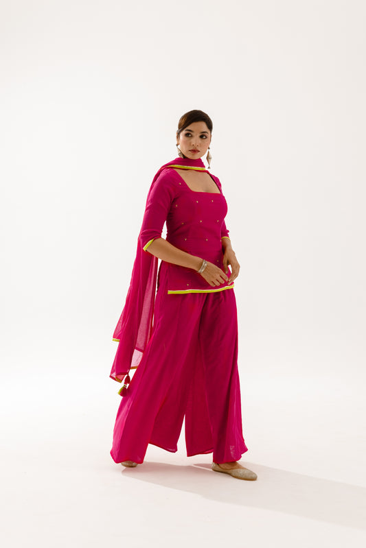 THE SPARK - Fuchsia Sleeved