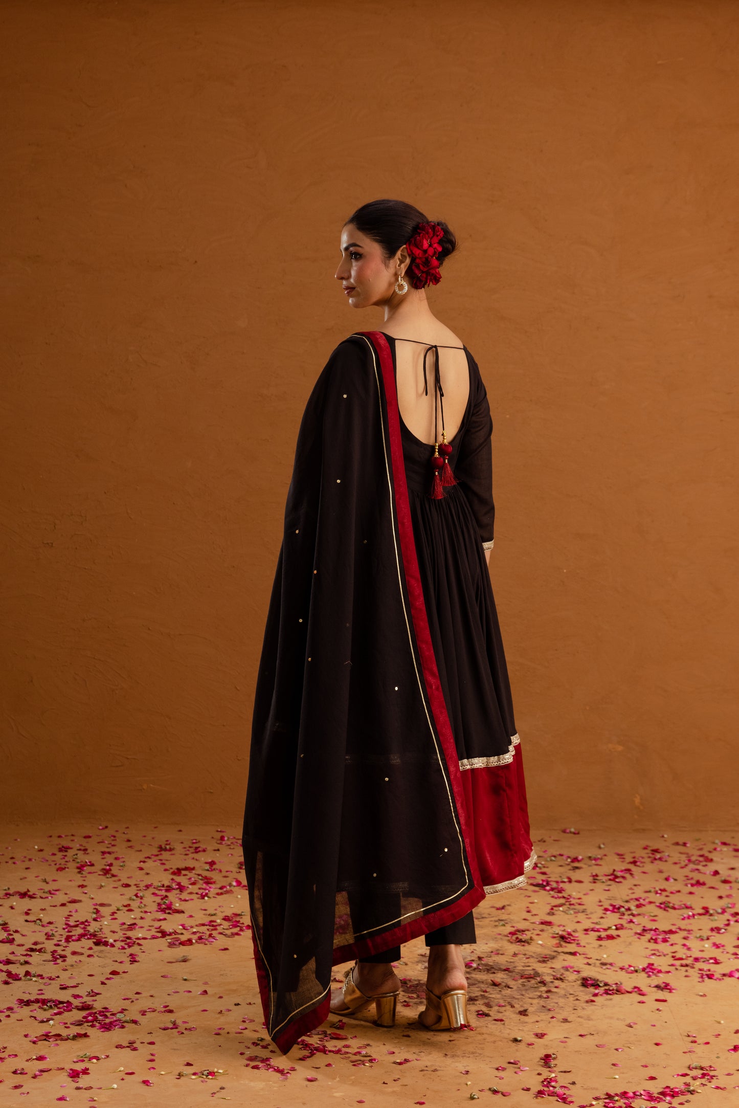 Noir Eclipse - Sleeved