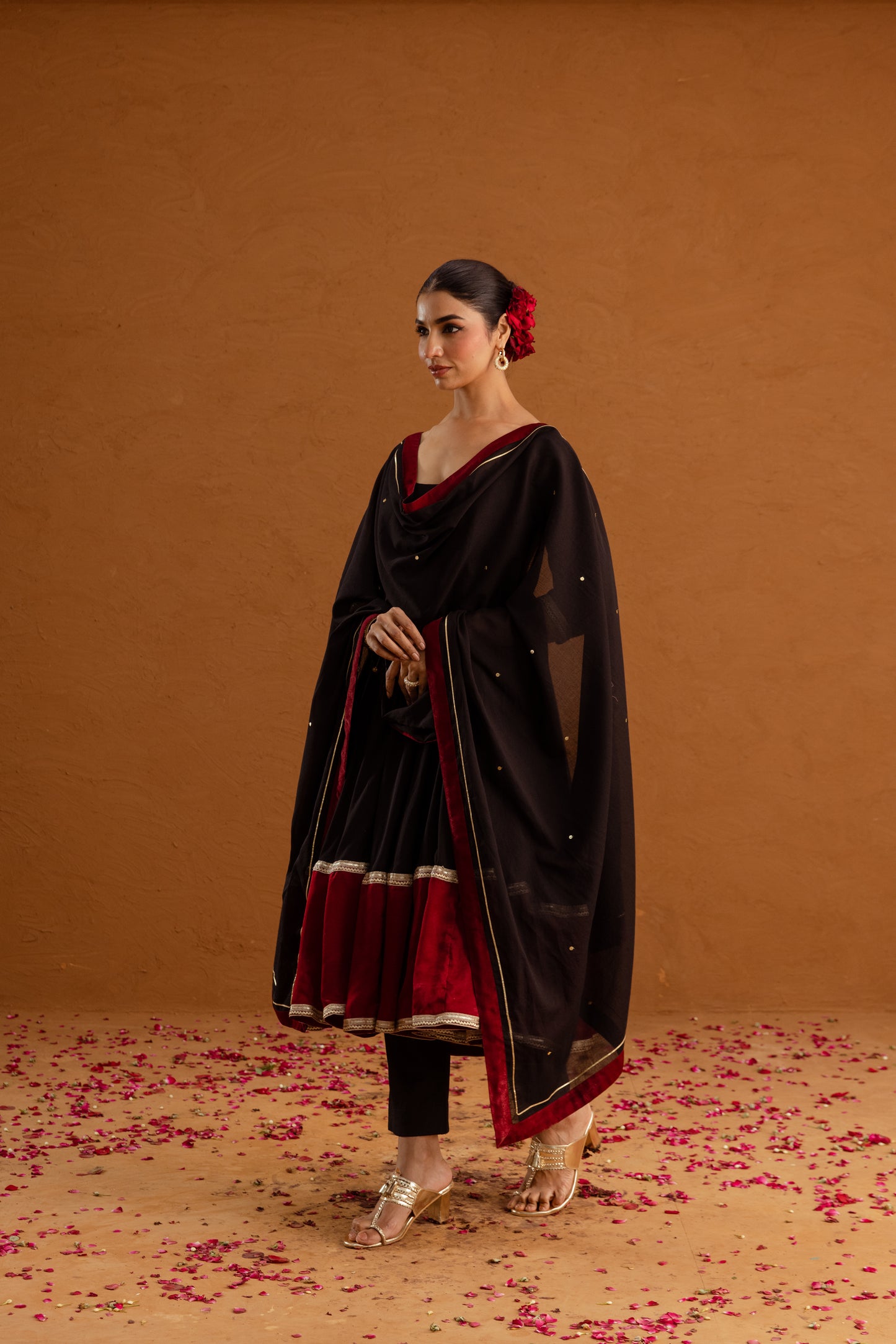 Noir Eclipse - Sleeved