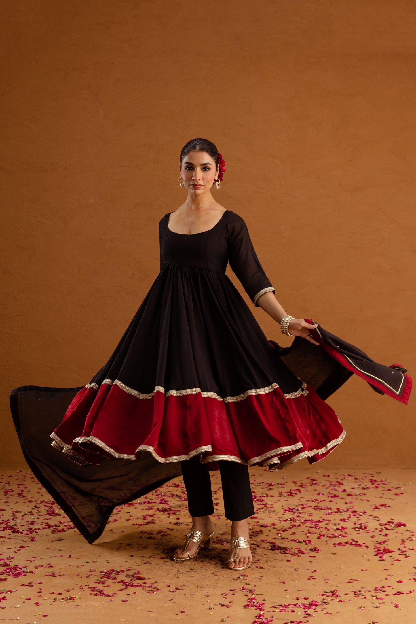 Noir Eclipse - Sleeved