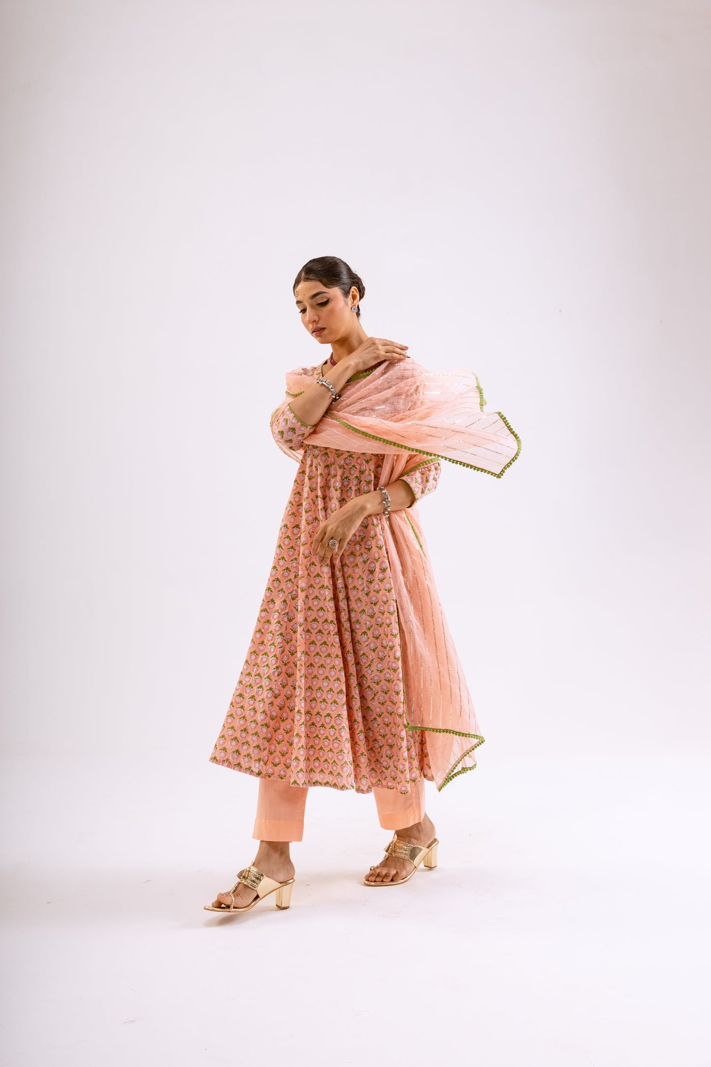 Gulabi Pink Butti - Sleeved