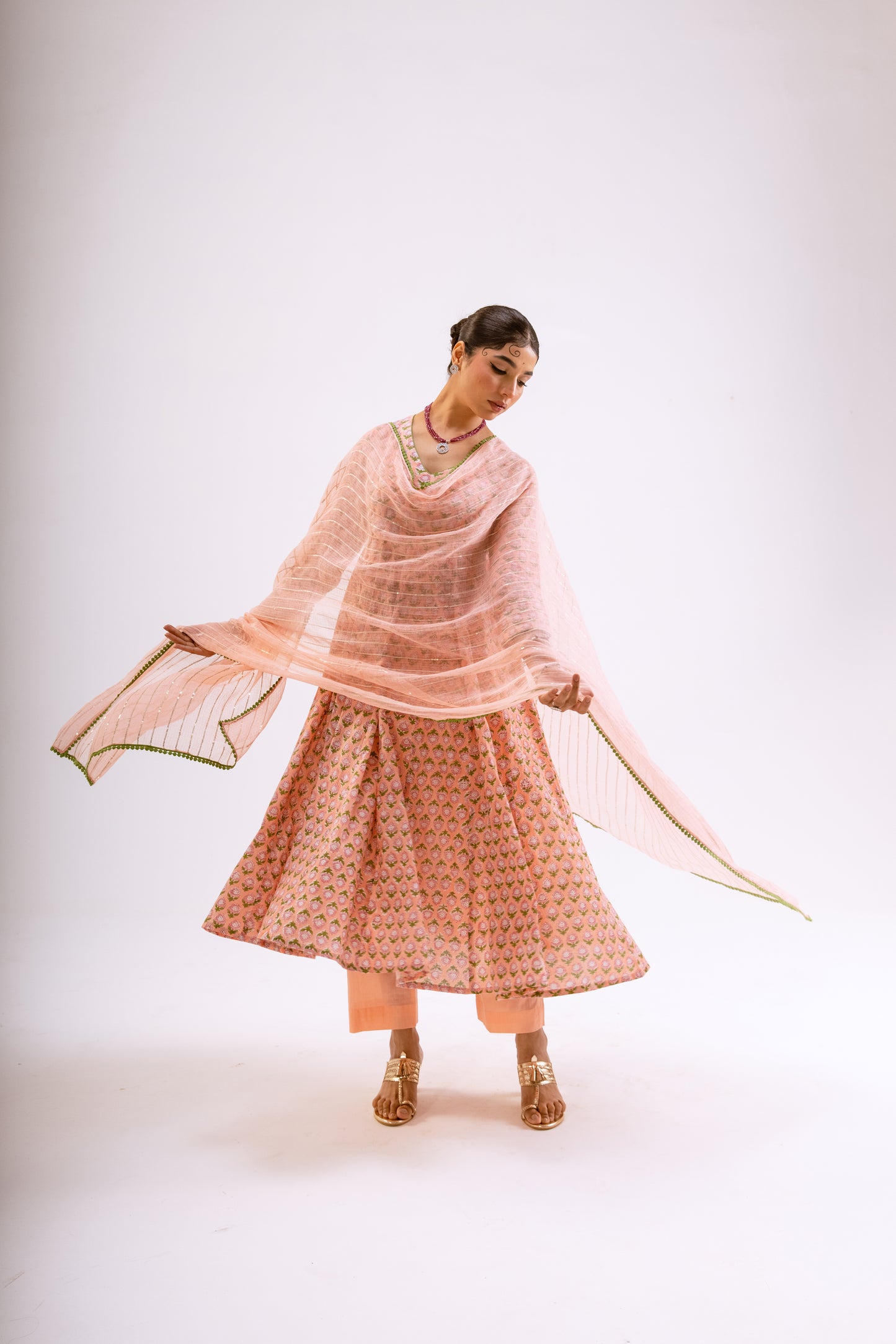 Gulabi Pink Butti - Sleeved