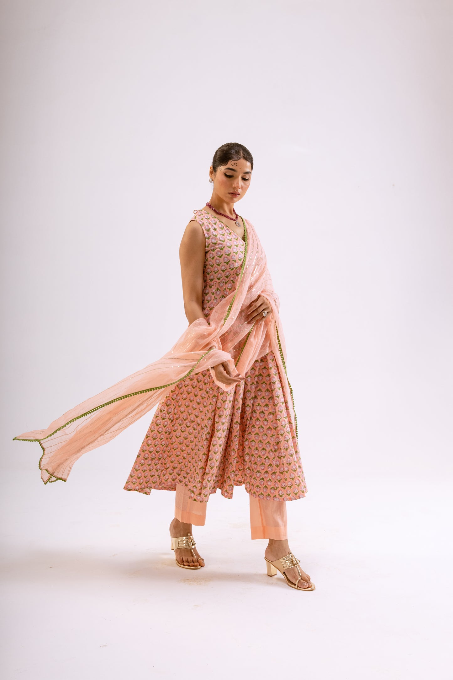 Gulabi Pink Butti - Sleeveless