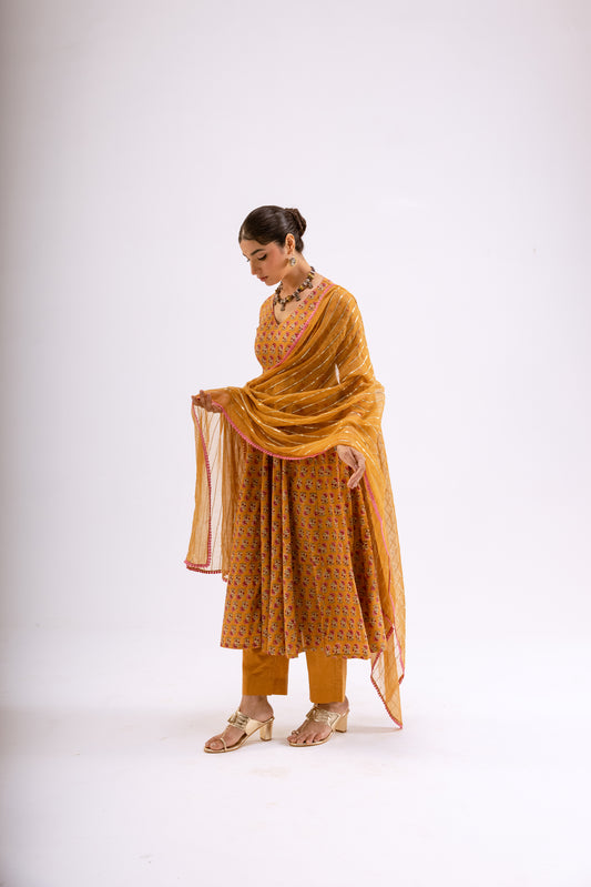 Haldi Yellow Butti - Sleeved