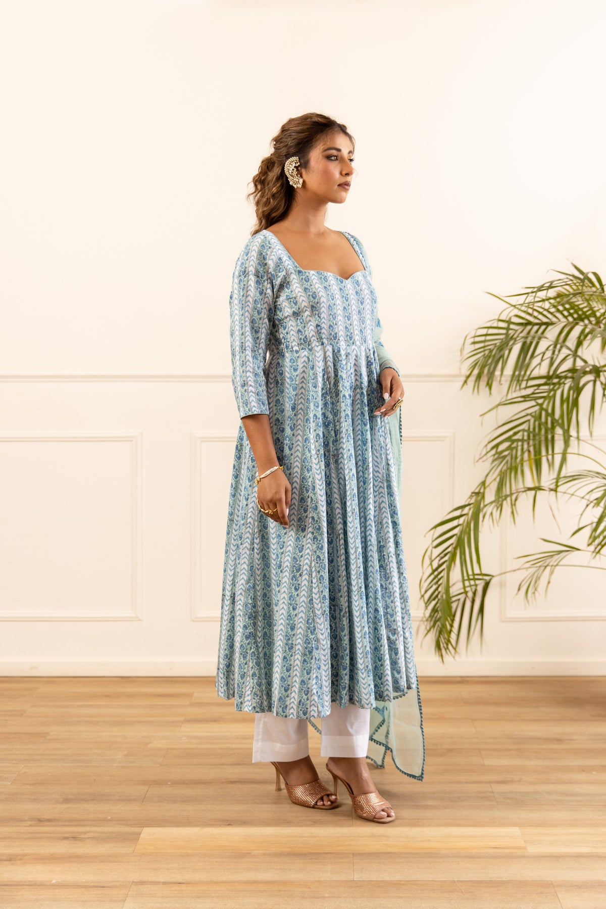 Lined Powder Blue & Aqua Blue (Sleeved)