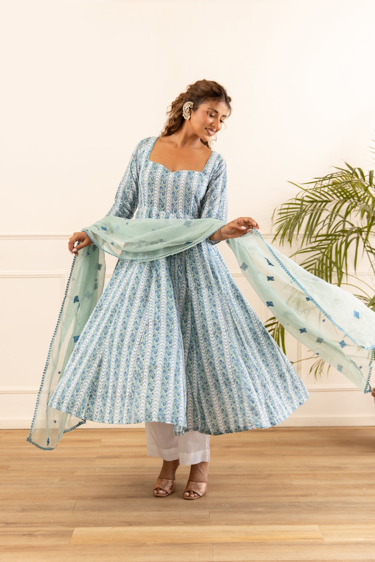 Lined Powder Blue & Aqua Blue (Sleeved)