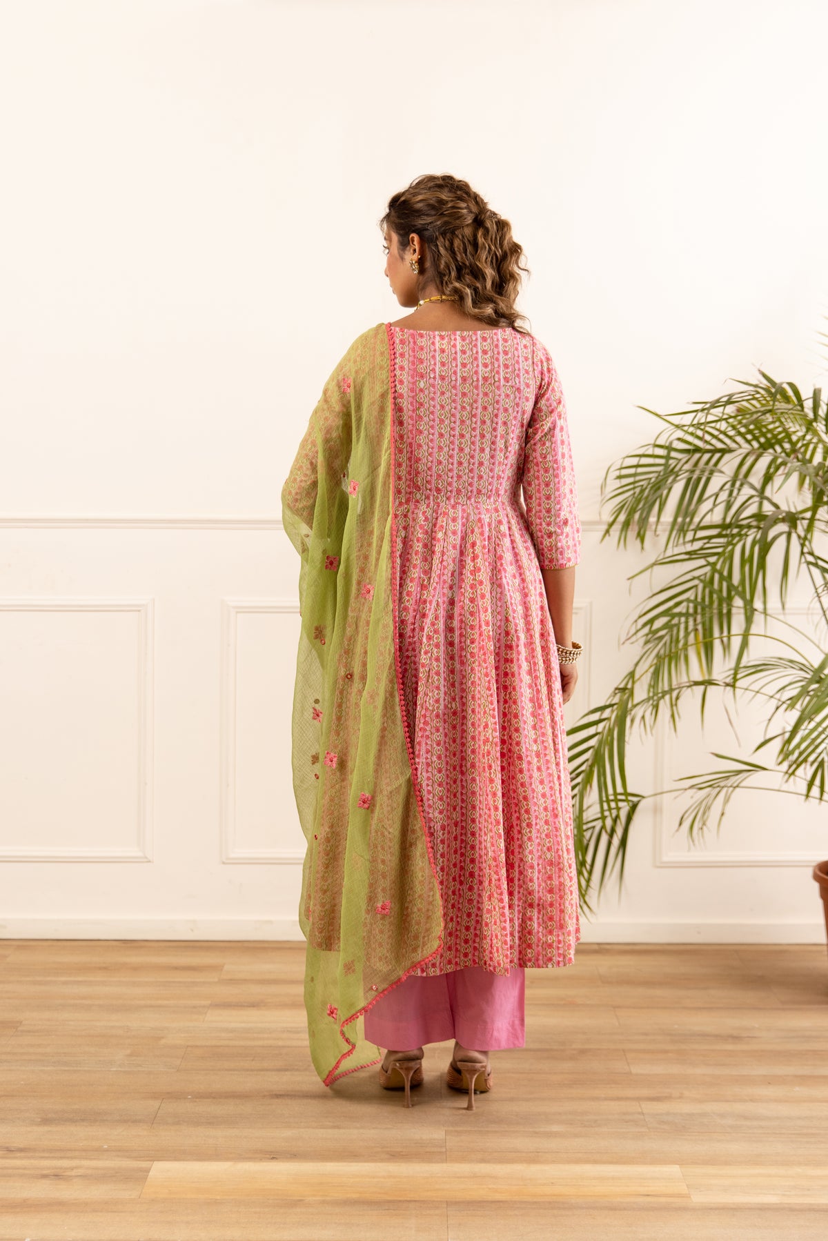 Lined Coral Pink & Pista (Sleeved)