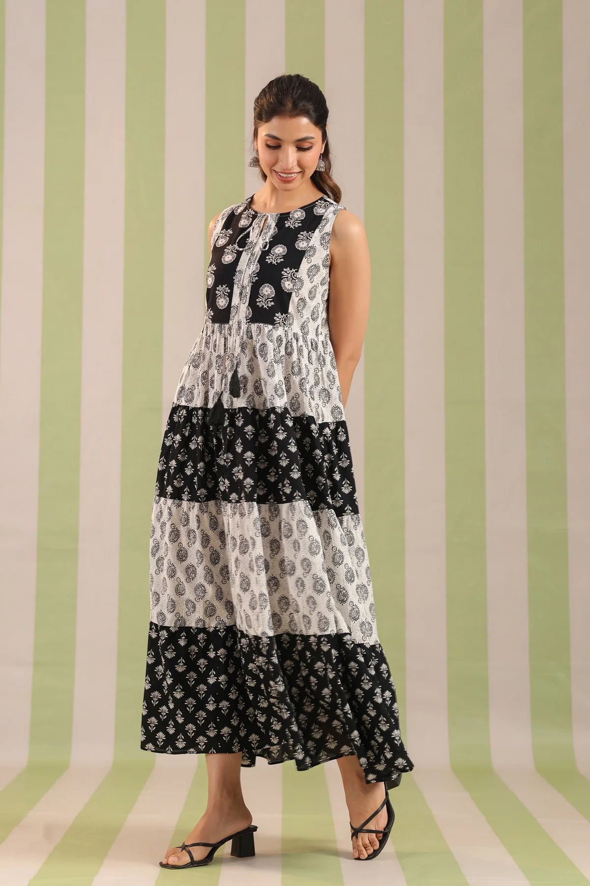 Black and White Sleeveless Cotton Dress