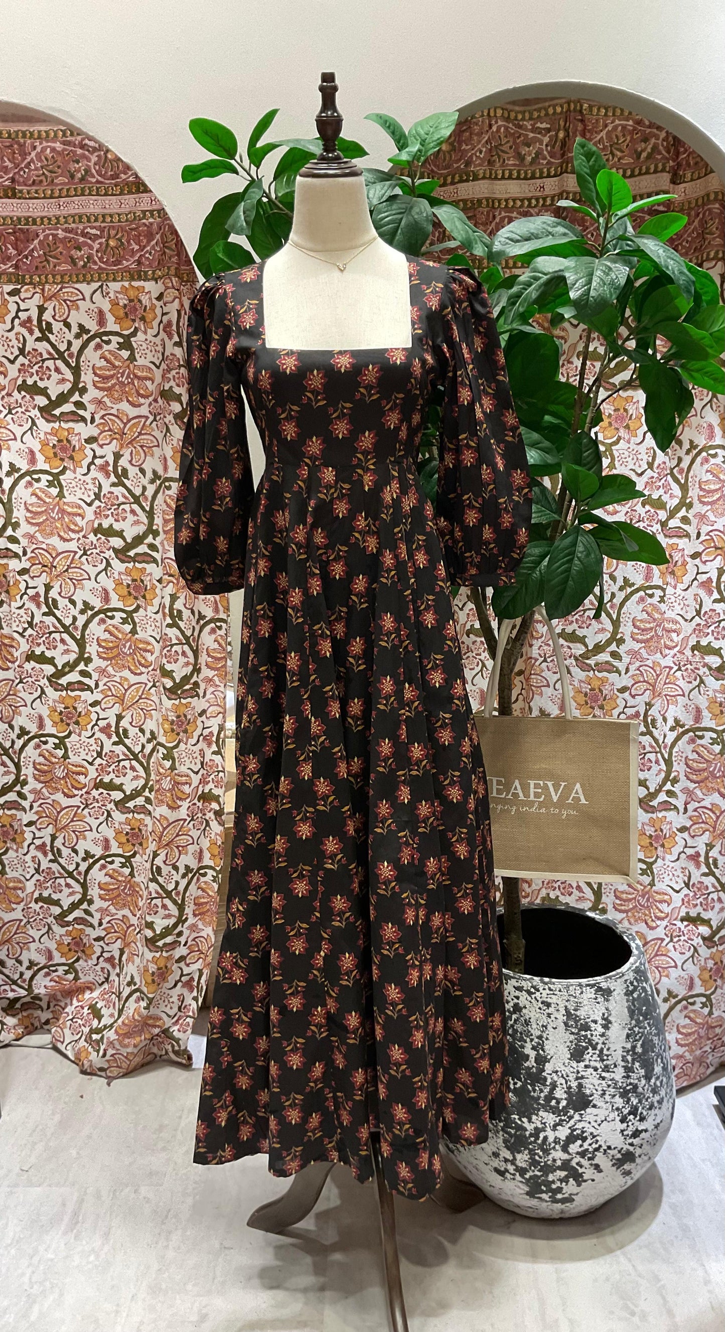 Black Sleeved Maxi Dress - Butti