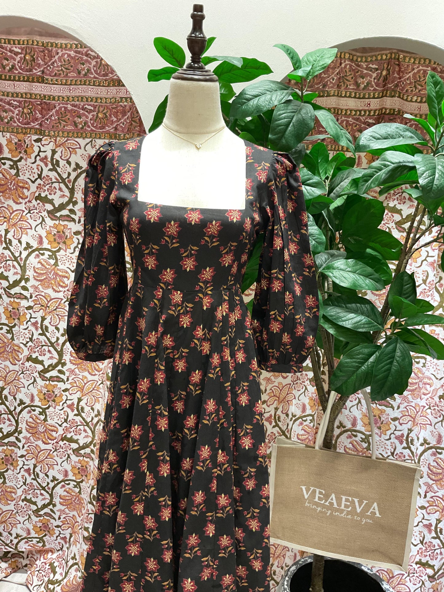 Black Sleeved Maxi Dress - Butti