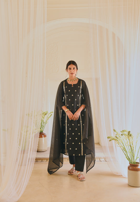 BLACK EMBROIDERED KURTA SET