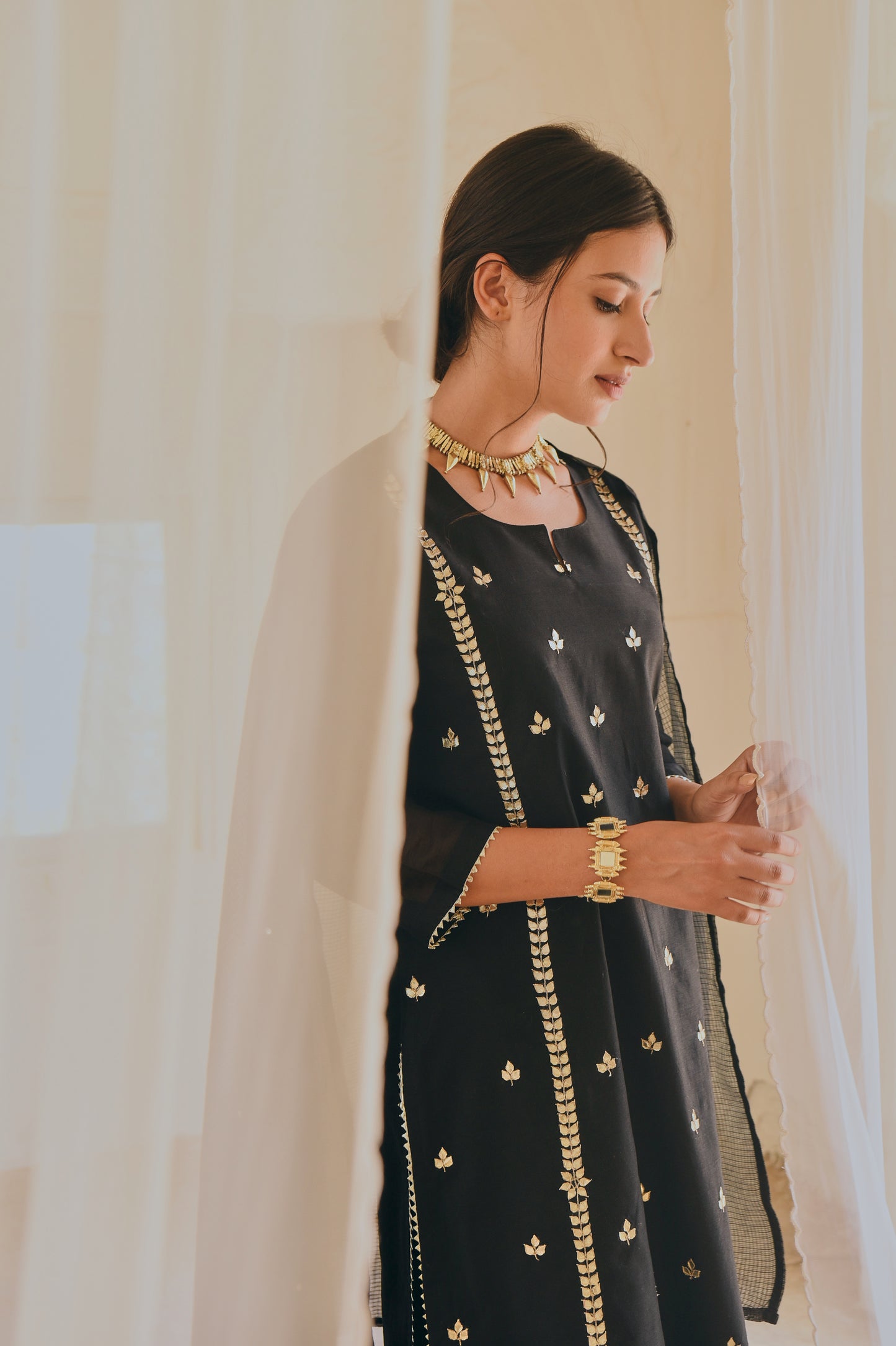 BLACK EMBROIDERED KURTA SET