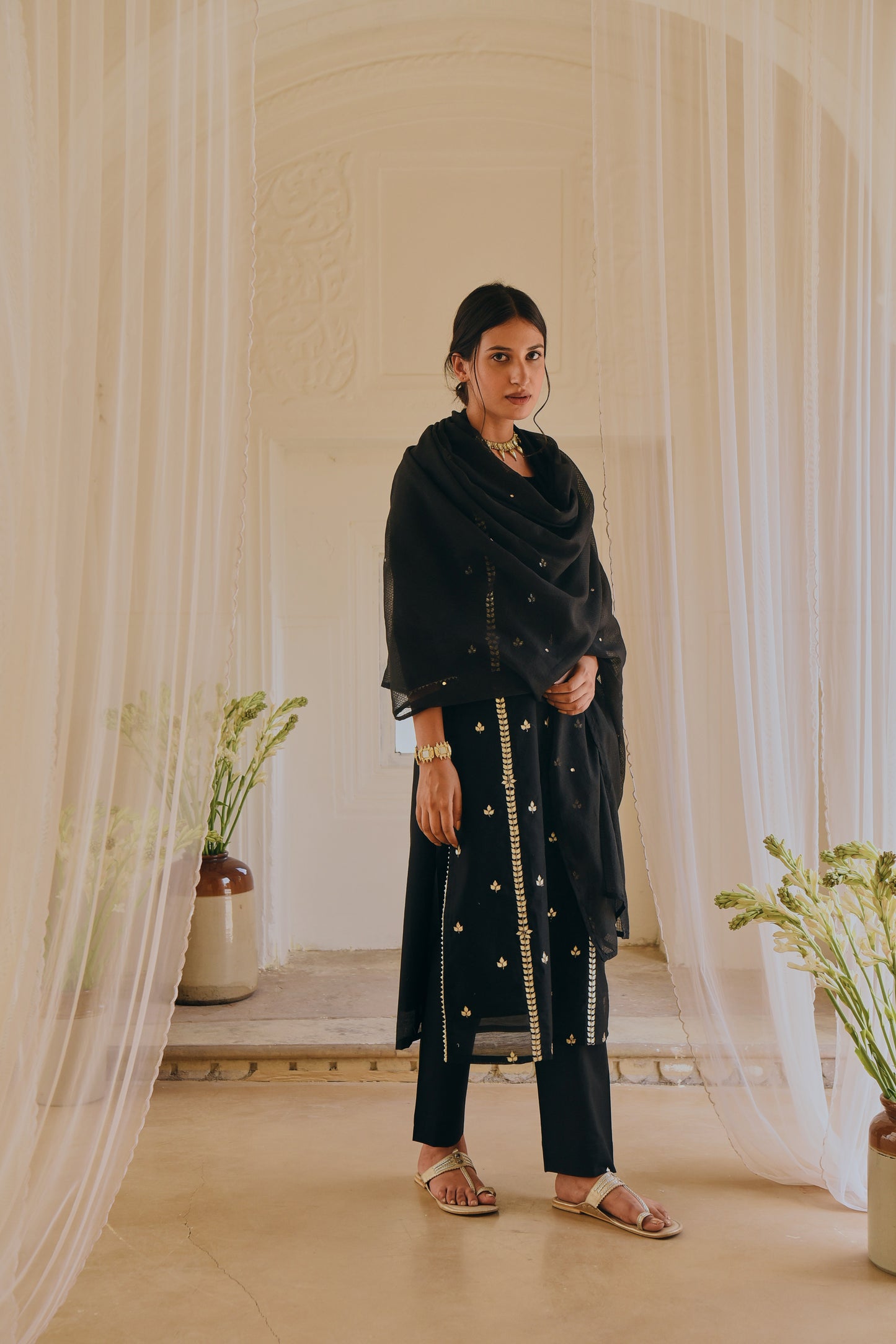 BLACK EMBROIDERED KURTA SET