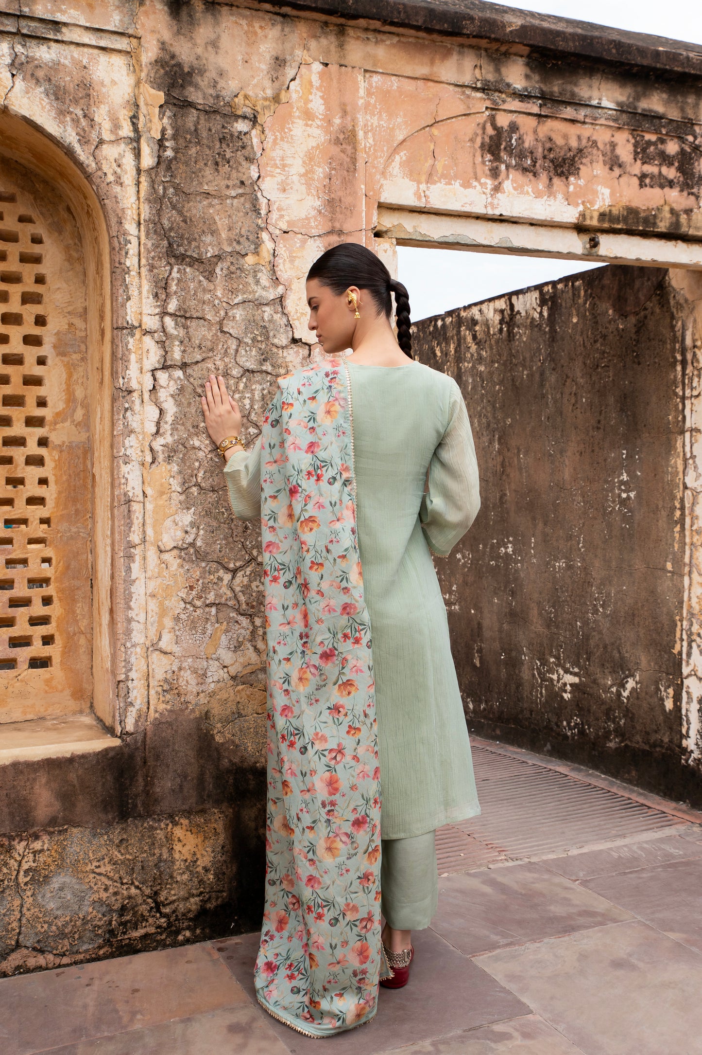 V-NECK EMBROIDERED CRUSHED TISSUE KURTA SET