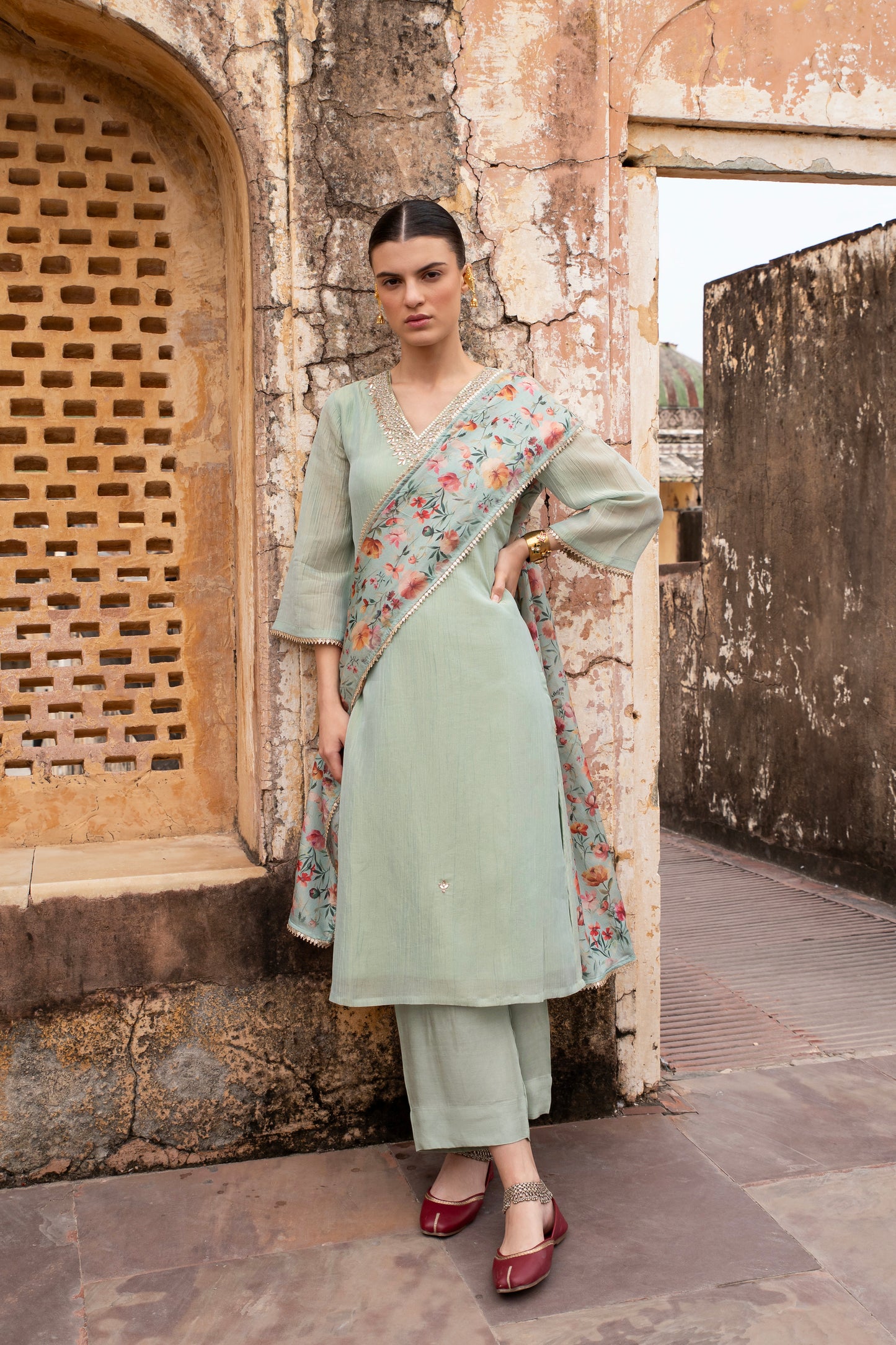V-NECK EMBROIDERED CRUSHED TISSUE KURTA SET