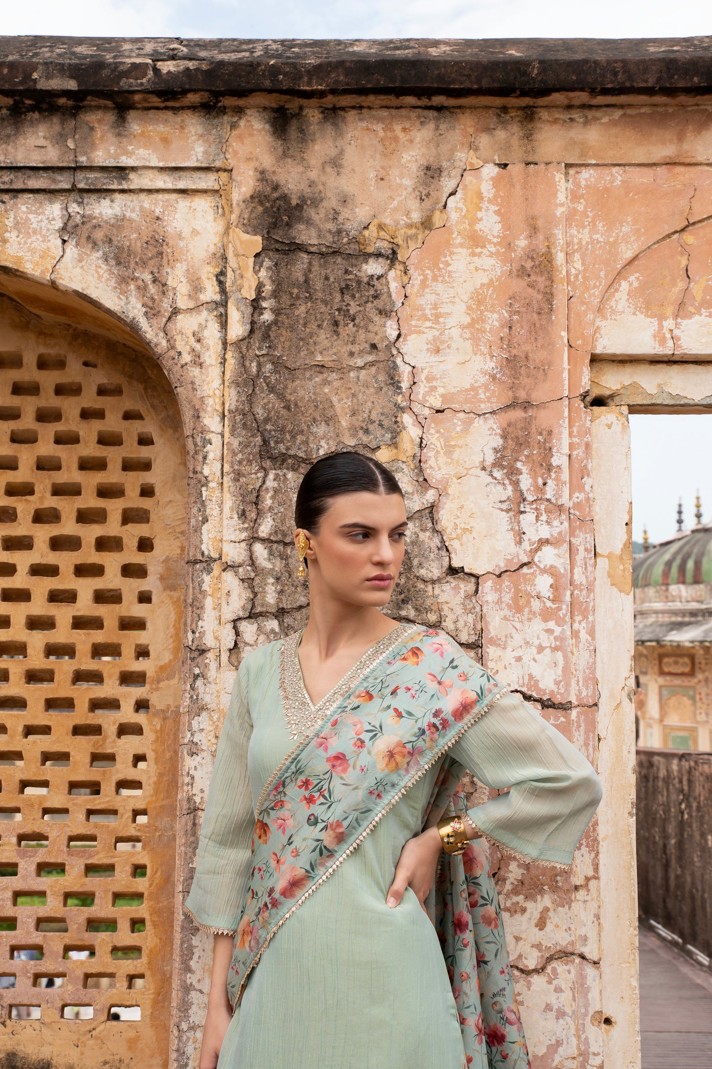 V-NECK EMBROIDERED CRUSHED TISSUE KURTA SET