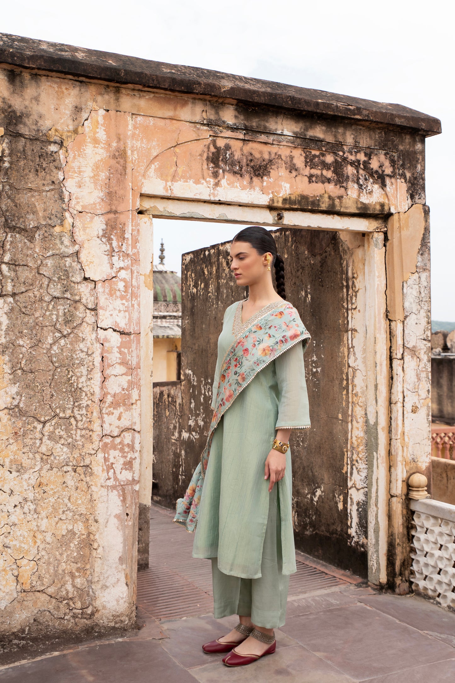 V-NECK EMBROIDERED CRUSHED TISSUE KURTA SET
