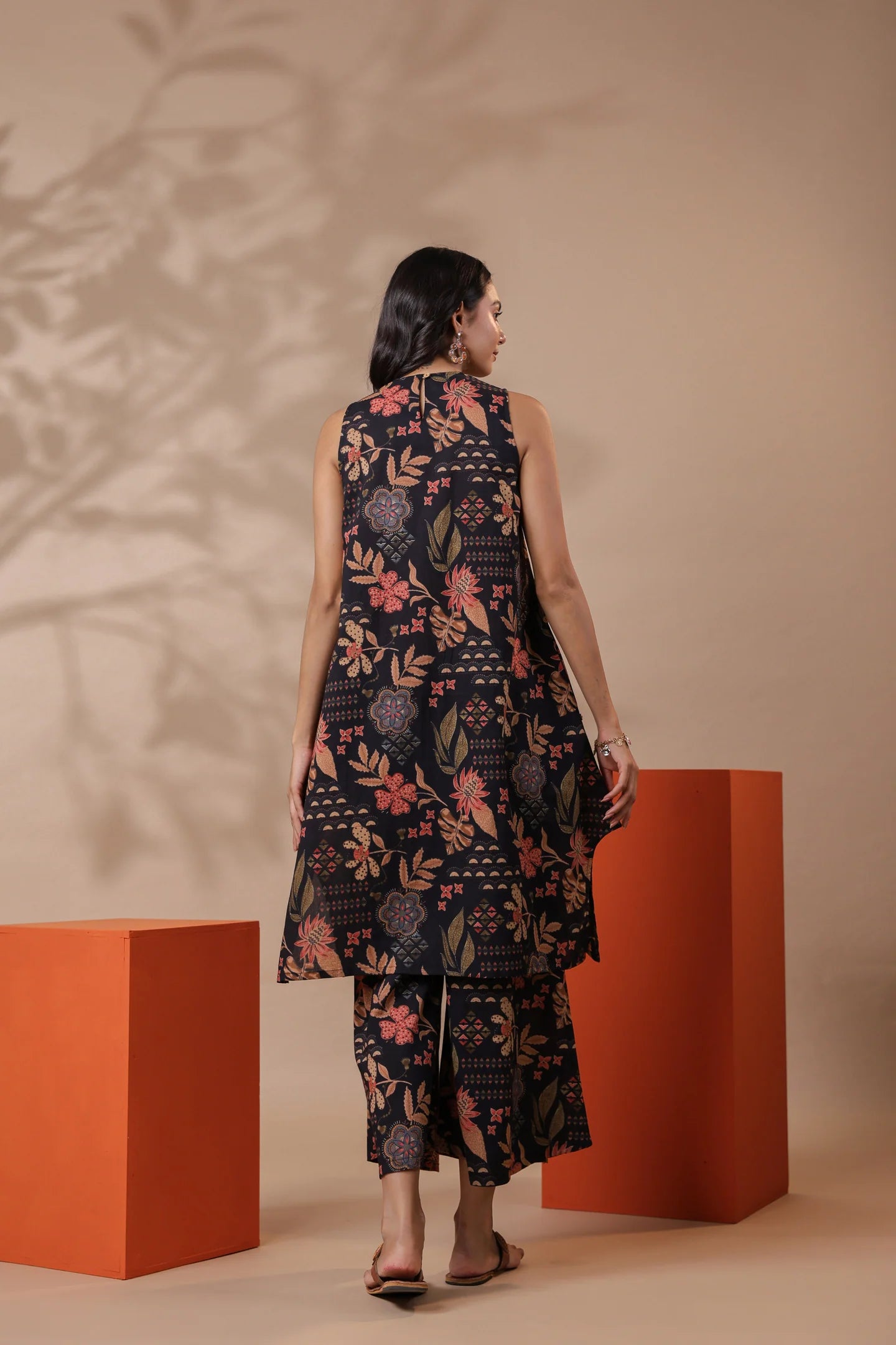 Black Printed Sleeveless Cotton Kurta & Pants Set