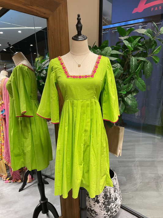 Embroidered Green Solid Sleeved Short Dress